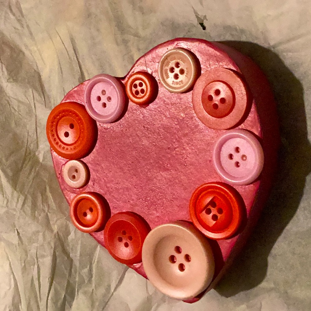 Hand painted pink heart cardboard decor box accented w buttons in tones of pink